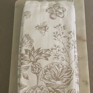 MRKT New York, NY Cotton Soft Floral Bee Light Beige + White Tea Towel Set of 2